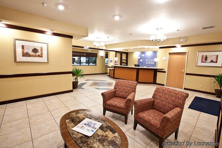 Holiday Inn Express Plymouth By Ihg Beltér fotó